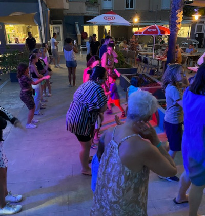 Dance party at Lodges Méditerranée campsite