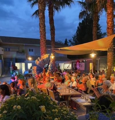 Themed events on the restaurant patio at Lodges Méditerranée campsite